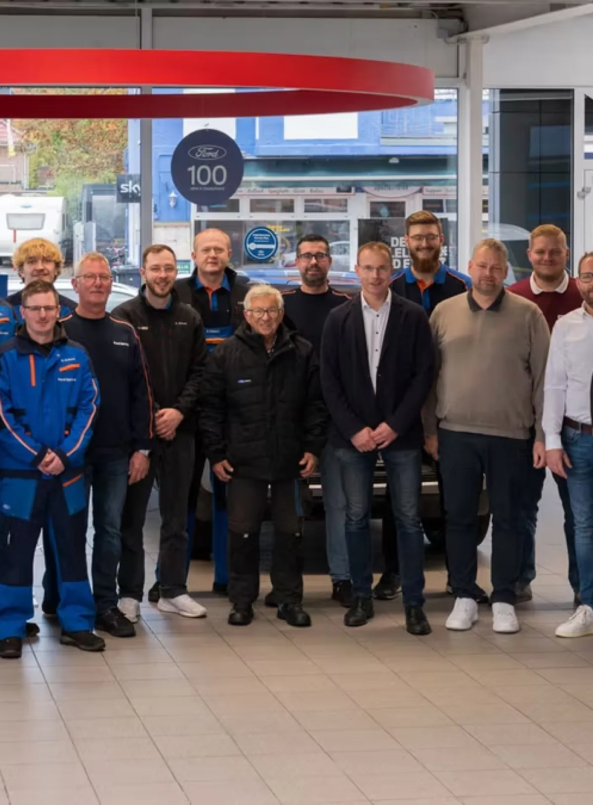 Teamfoto des Autohauses Brau